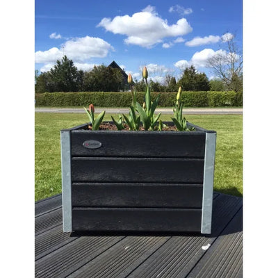 Kvadratiske blomsterkummer - Med hjul - Galv. hjørner - Plastplanker - - Blomsterkrukke