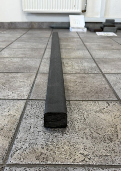 Plastplanke med 2 afrundet kanter - Sort