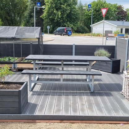 Vedligeholdelsesfrit bord bænkesæt uden ryglæn samt genbrugsplastplanker (handicapvenlig)