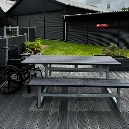 Vedligeholdelsesfrit bord bænkesæt uden ryglæn samt genbrugsplastplanker (handicapvenlig)