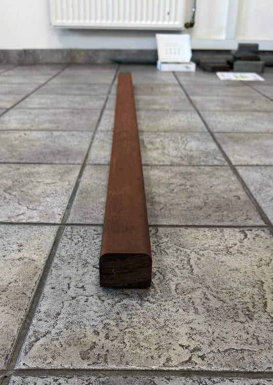 Plastplanke med 2 afrundet kanter - Brun