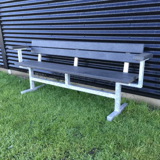 Bænk - Med ryglæn og armlæn - Plastplanker -  - Bænke