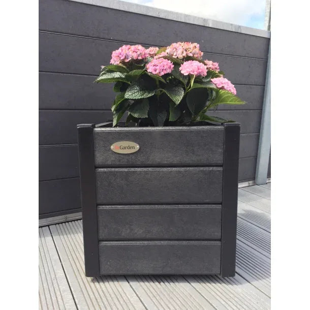 Kvadratiske blomsterkummer - Med Hjul - Sorte stolper