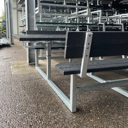 Kvadratisk bord bænkesæt med ryglæn inkl forlænget bordplade til kørestol - Vedligeholdelsesfrie genbrugsplastplanker