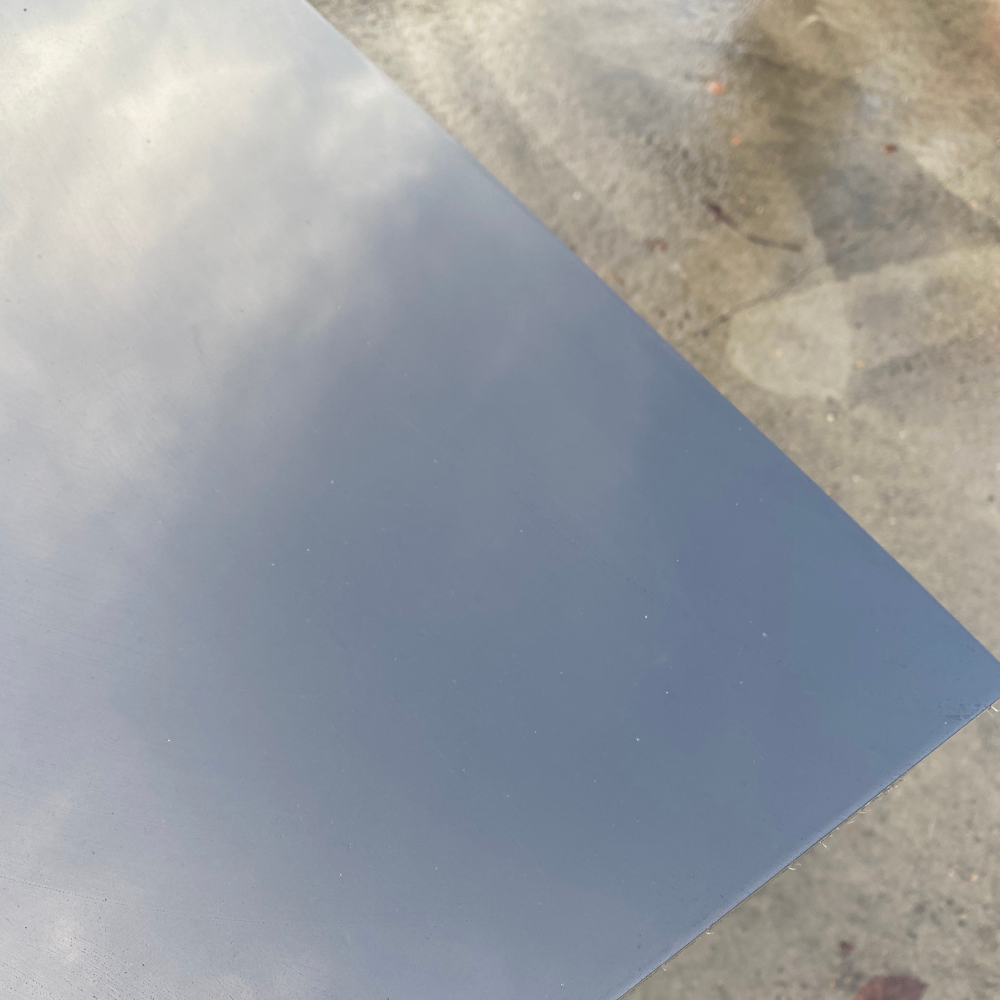 Glat plastplade - Grå