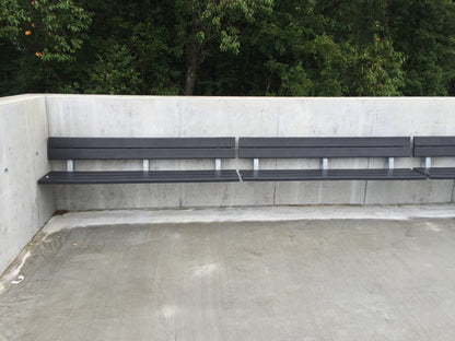 Bænk - Væghængt med ryglæn